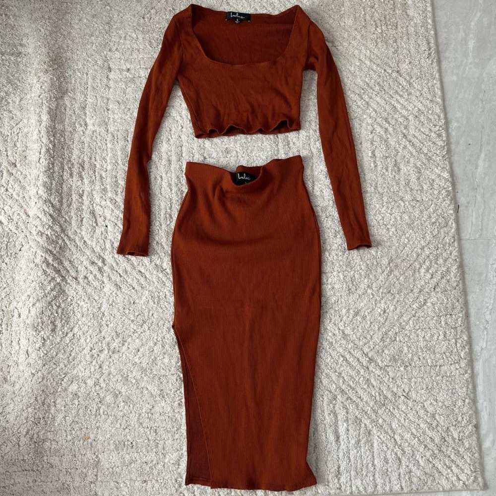 Lulus rust orange ribbed two piece midi skirt and long sleeve set